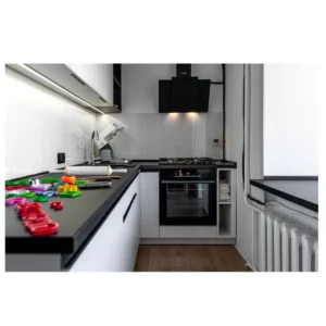 Cocina Integral en L Blanca con Mesón de Granito Negro