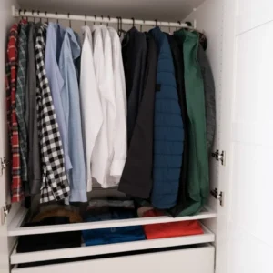 Moderno armario ideal para espacios pequeños